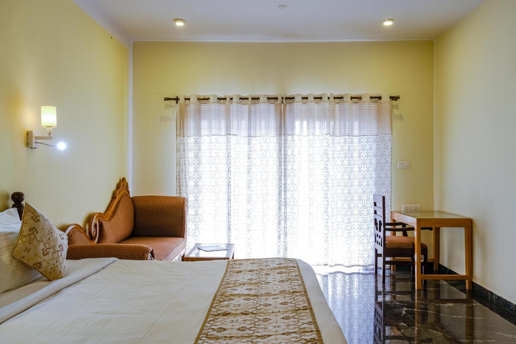 Sparv Aulakhs Resort Mandrem Luaran gambar
